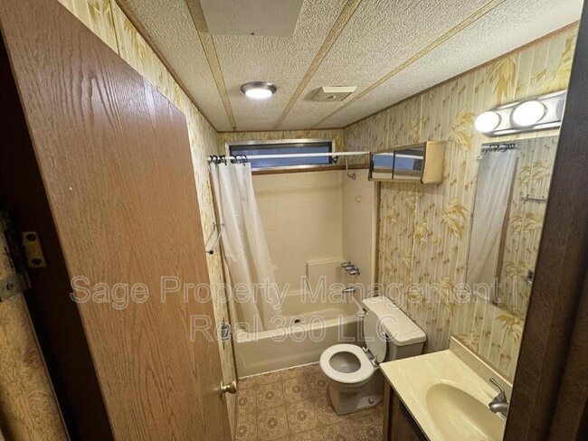 Building Photo - 7635 E Golf Ave