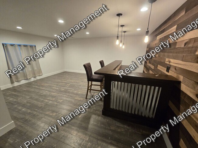 Building Photo - Four Bedroom Crown Point Beauty