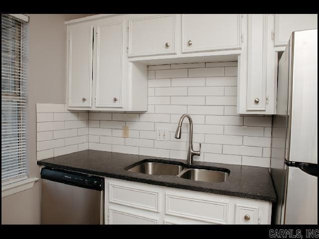 Building Photo - 715 S Valentine St