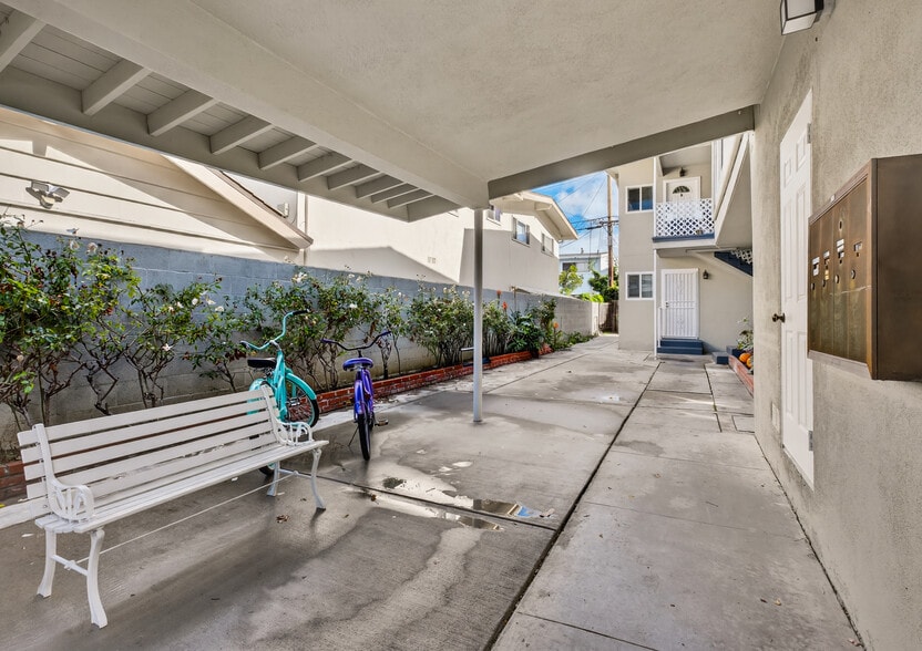 Building Photo - 25218 Loytan St