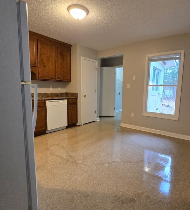 Building Photo - Nice affordable two bedroom one bath duplex