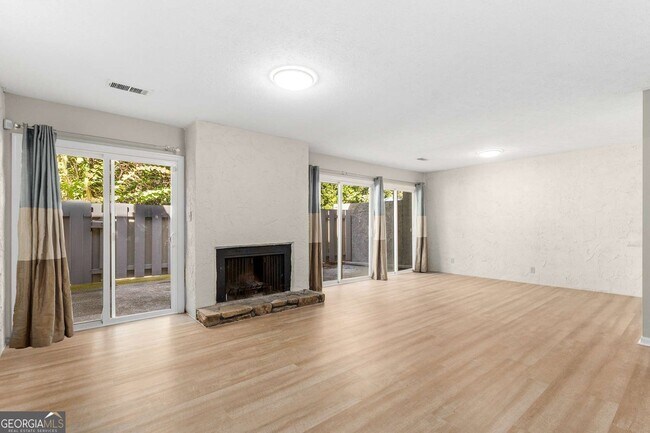 Building Photo - 510 E Ponce de Leon Ave