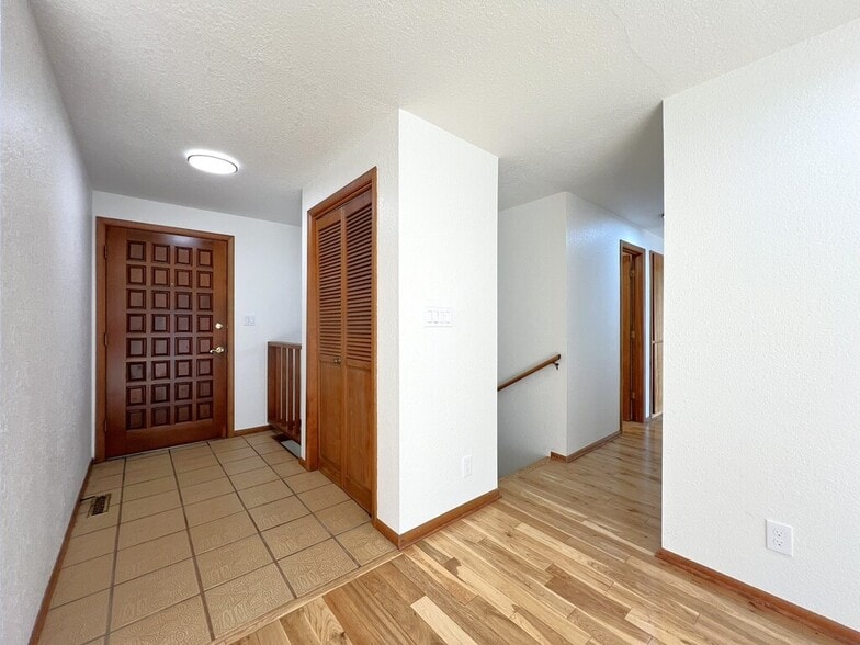 Building Photo - 2909 N Hillway Dr