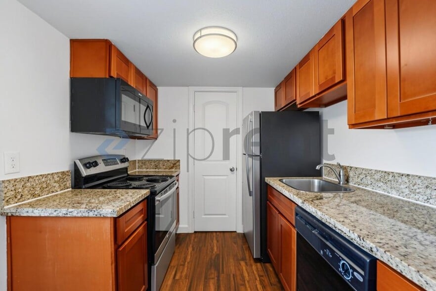 Building Photo - Unit B226