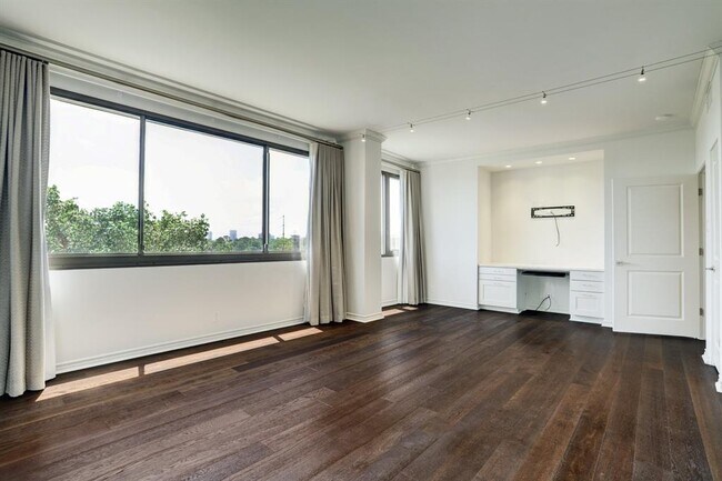 Building Photo - 49 Briar Hollow Ln