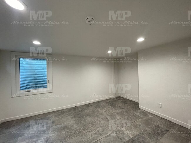 Building Photo - 610 S Loomis Ave