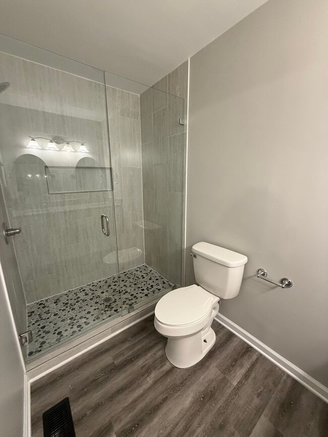 Building Photo - Newly Renovated 3 BR 2 Bath brick home