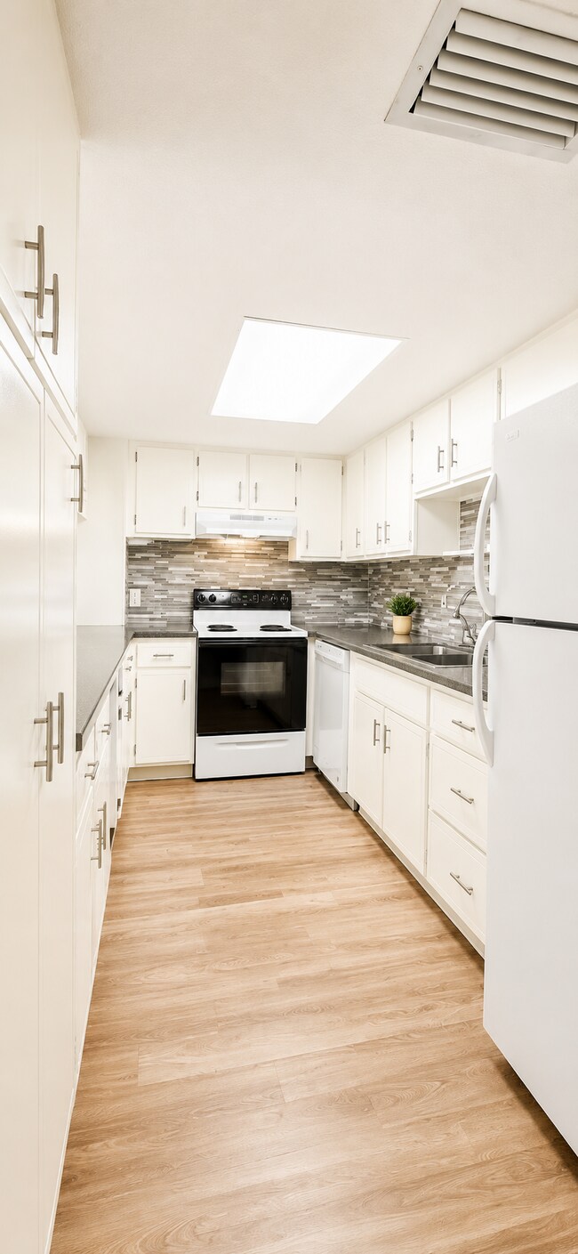 Building Photo - 711 Springer Dr