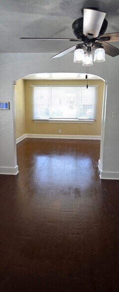 Building Photo - 818 Coolidge St