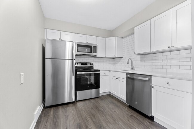 Building Photo - 24360 E River Rd