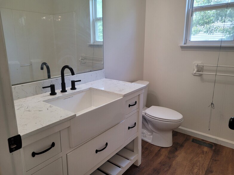 Building Photo - 4 Spring Hill Cir