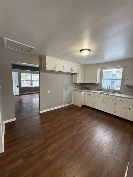 Building Photo - 11491 Dodge Ave