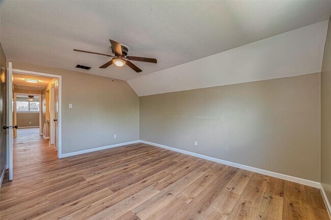 Building Photo - 10902 Sagevale Ln