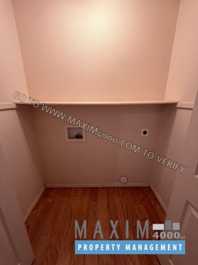 Building Photo - 255 Sargent Cir