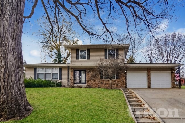 Building Photo - 3301 Skyview Dr