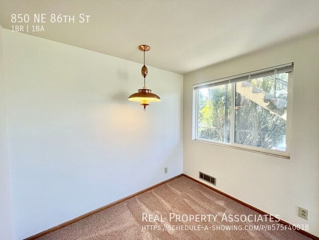 Building Photo - 850 NE 86th St