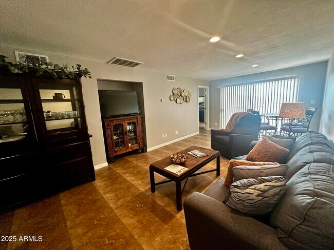 Building Photo - 16852 E La Montana Dr