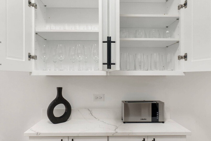 Building Photo - 618 W Patterson Ave