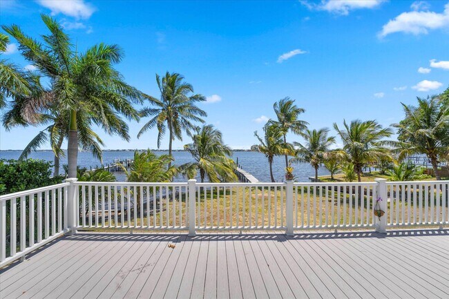 Building Photo - 850 NE Ixora Dr
