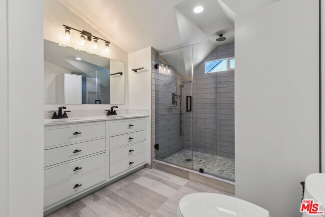 Building Photo - 4744 Haskell Ave