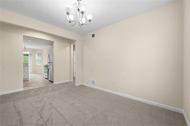 Building Photo - 223 Cottonwood Ln