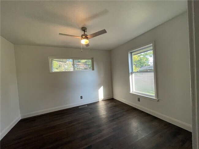 Building Photo - 42 Hope Dr