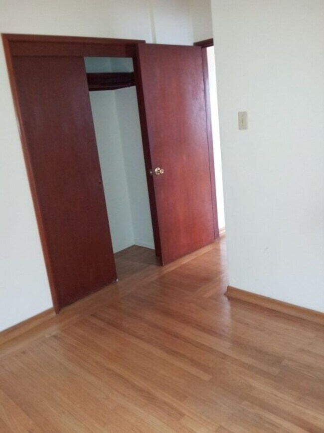 Building Photo - One-bedroom apartment in North Berkeley be...
