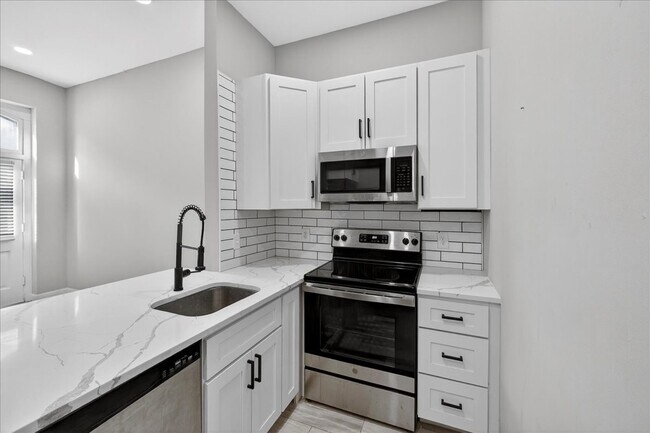 Building Photo - 2022 S 11th St