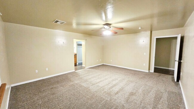 Building Photo - Rural Living- 4 bed/2.5 bath-Piedmont