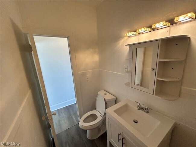 Building Photo - 2232 W 103rd St