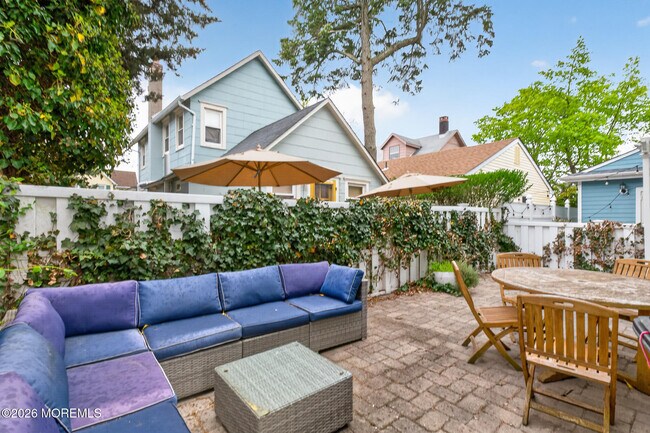 Building Photo - 142 Heck Ave