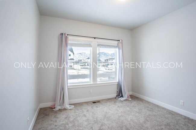 Building Photo - 472 S 230 W