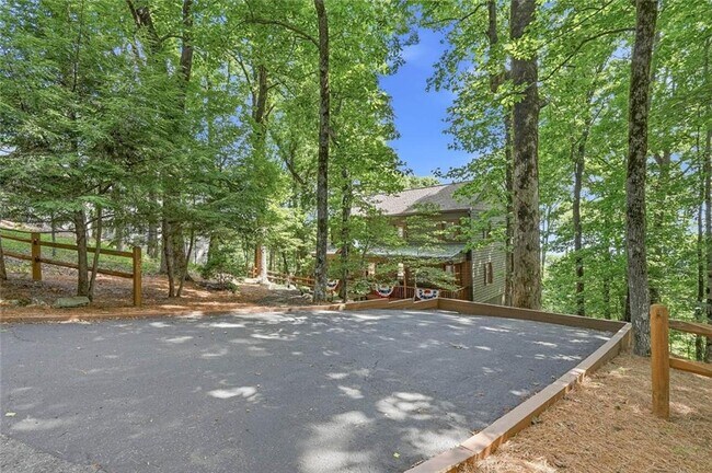 Building Photo - 424 S Sanderlin Mtn Dr