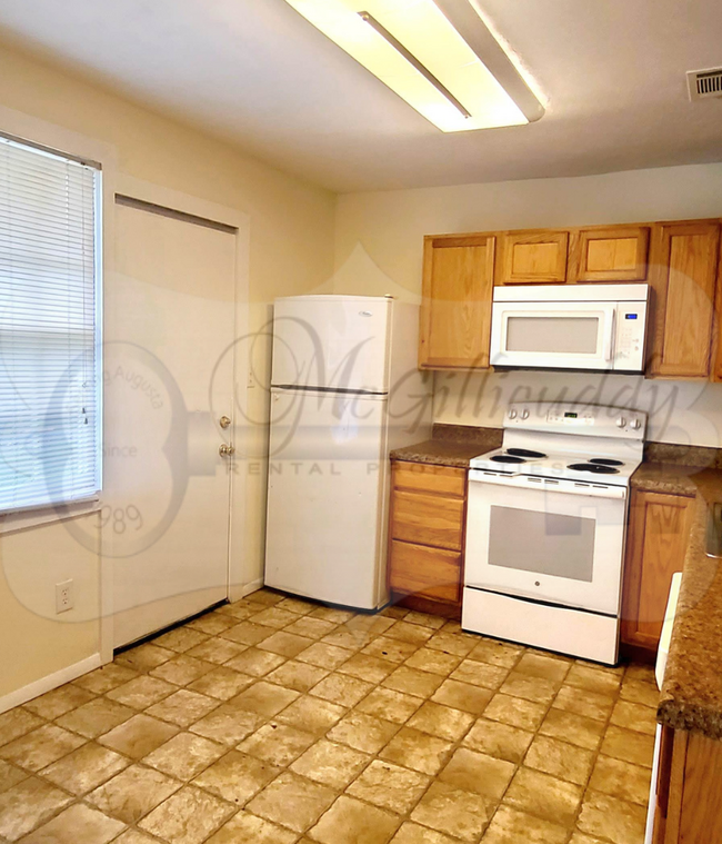 Building Photo - 1207 Holden Dr