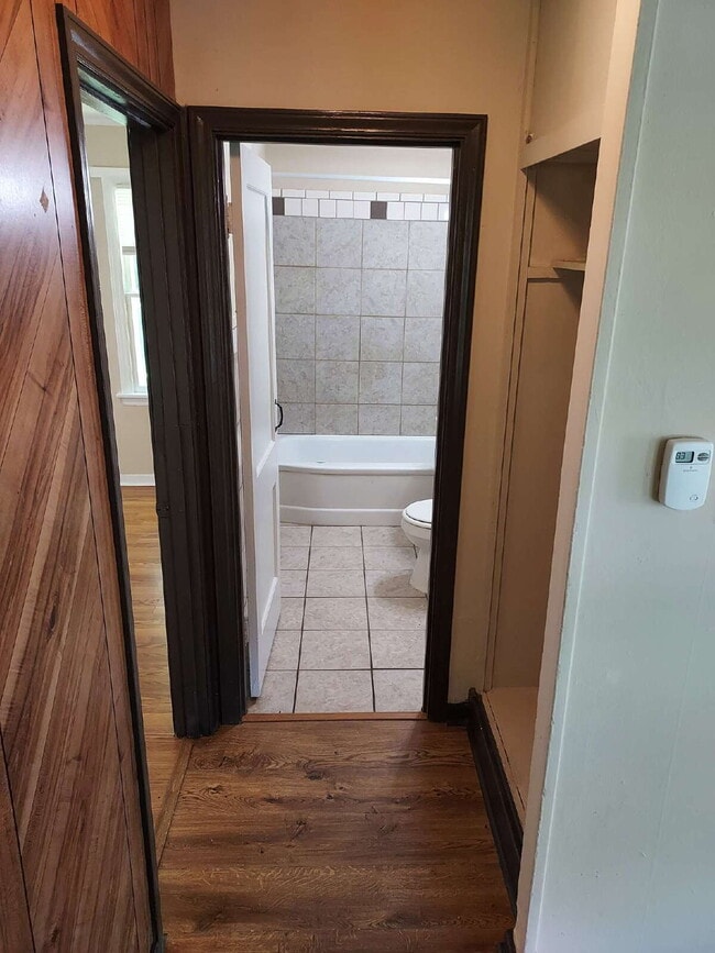 Building Photo - "Charming 2-Bedroom Gem with Cozy 744 Sq F...