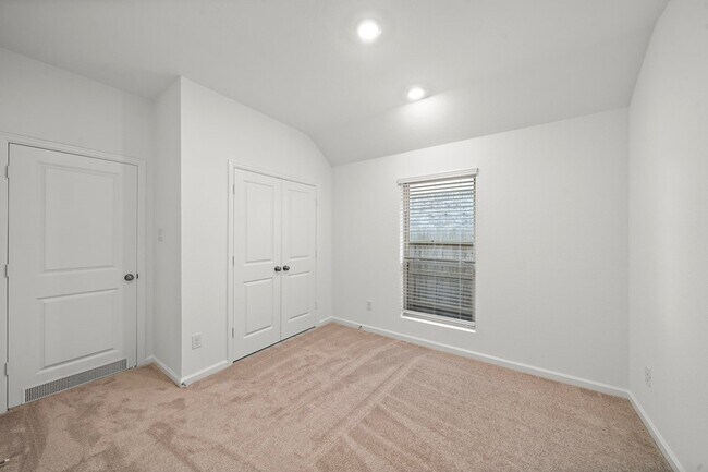 Building Photo - 4823 Shimmer Side Dr