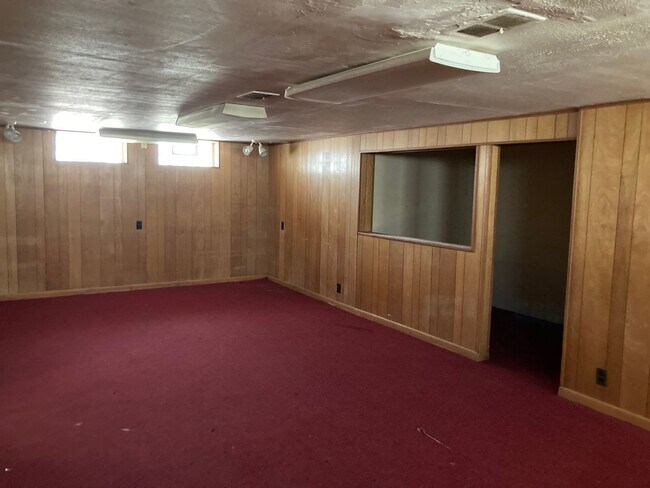 Building Photo - 4 Bedroom South Euclid House for Rent
