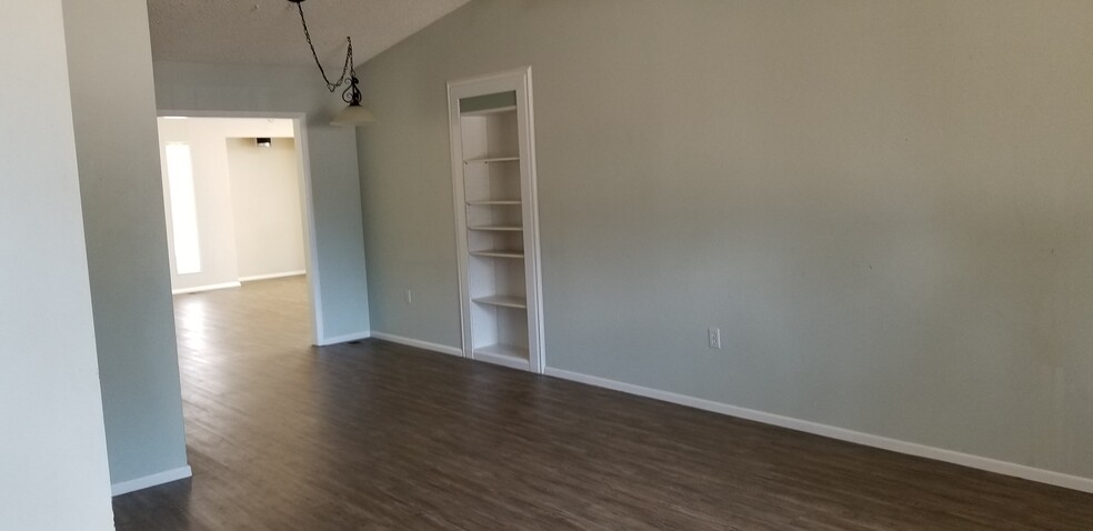 Building Photo - 1812 Corriedale Dr