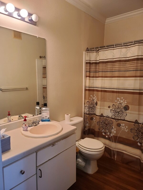 Building Photo - 1Bridle Bridle Club Dr