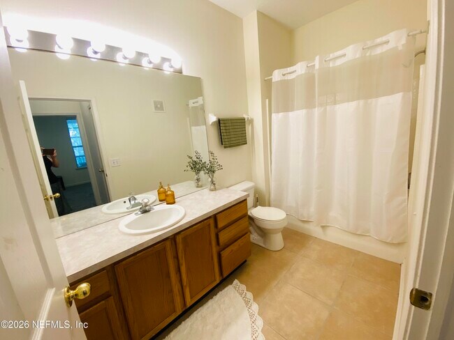 Building Photo - 10550 Baymeadows Rd