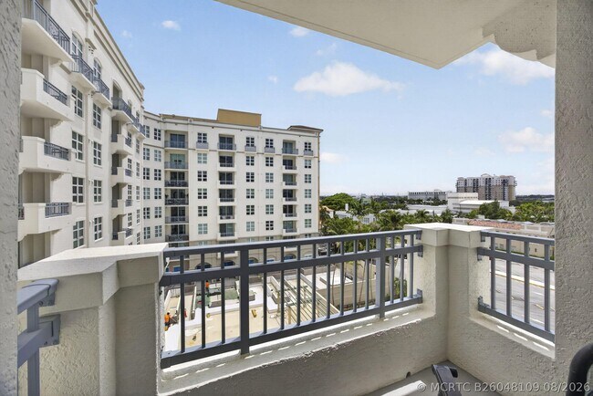 Building Photo - 403 S Sapodilla Ave