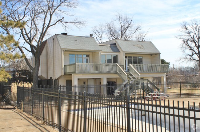 Building Photo - Trinity Park II