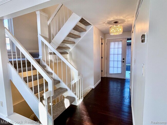 Building Photo - 5238 Brett Ct