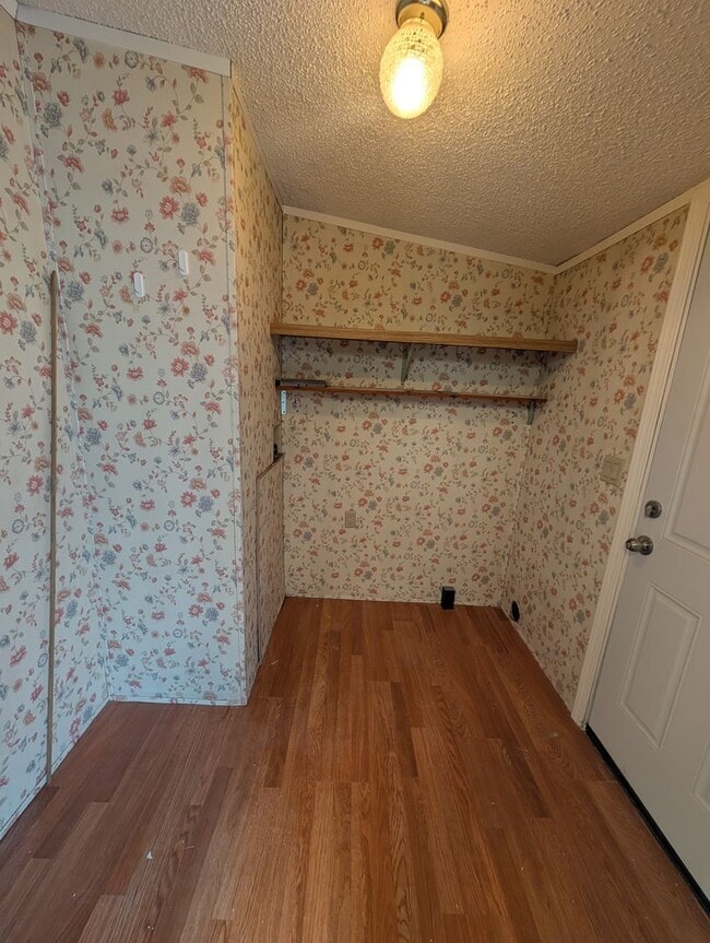 Building Photo - 3 Bedroom 2 Bath House