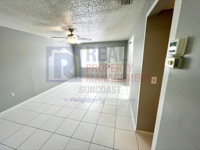 Building Photo - Adorable 1 bed 1 Bath in Sarasota FL!