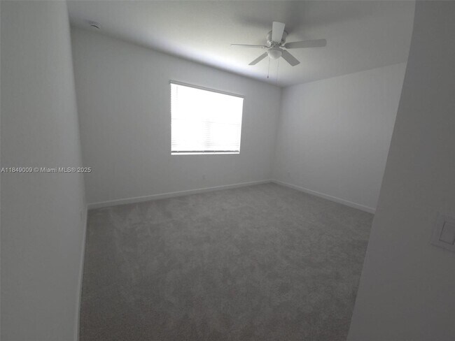 Building Photo - 321 SE Crossoak Ln