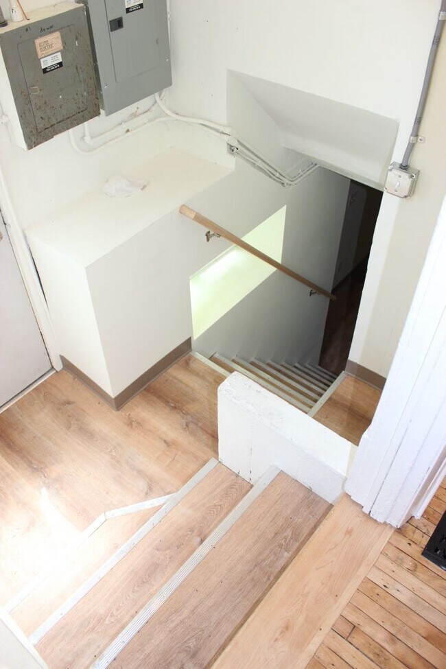 Building Photo - 2723 Taylor St NE