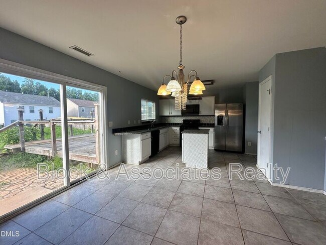 Building Photo - 502 Kerriann Ln