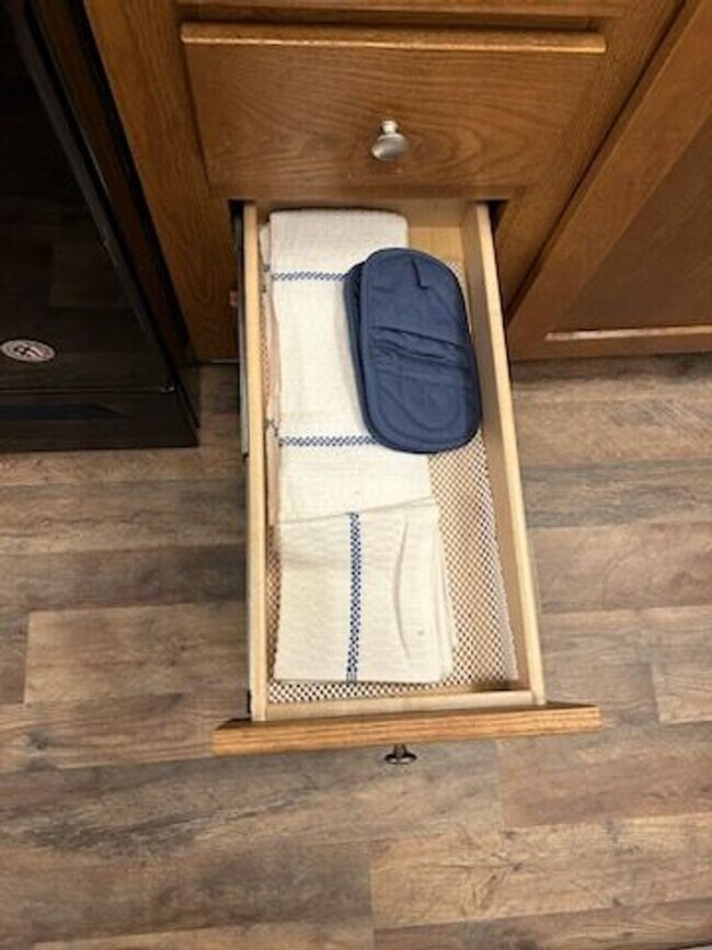 Building Photo - COZY MOBILE HOME AVAILABLE! 1 bed 1 bath in Stardust Mobile Home Park.