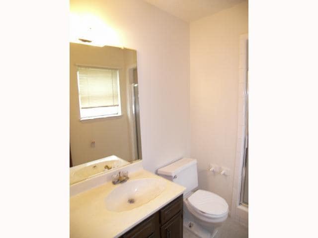 Building Photo - 10108 Woodland Village Dr